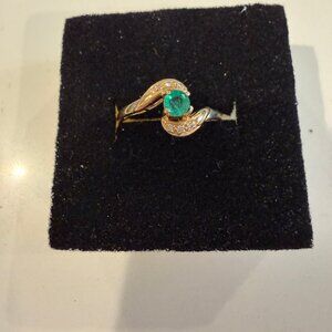Petite Emerald and Diamond Ring 14kp gold 1.7gm Size 6 1/4